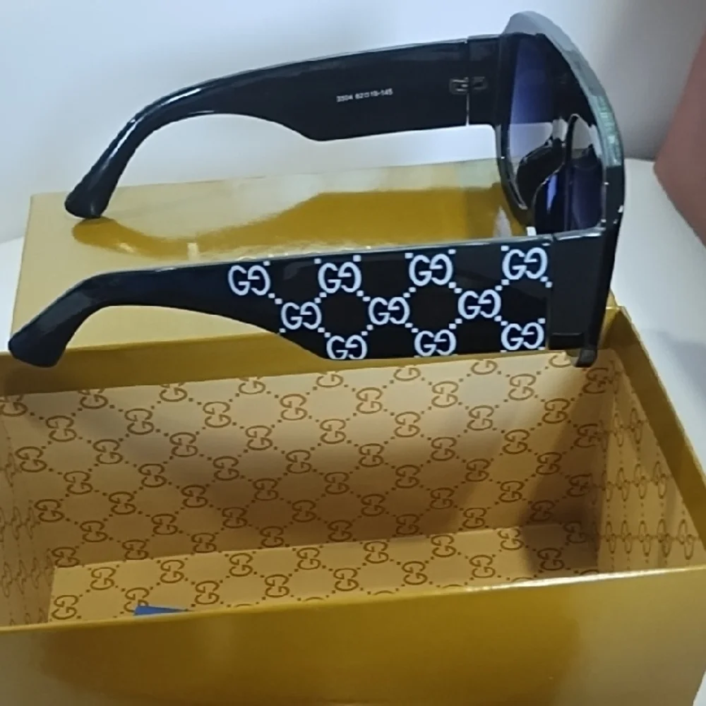 Gucci Black Sunglasses with Gold Case - Picture 3 of 10